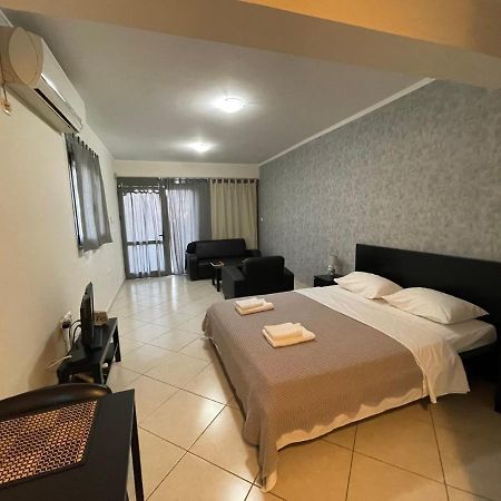 Avr Airport Deluxe Suites 4 Markópoulon 외부 사진