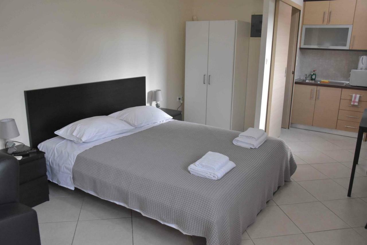 Avr Airport Deluxe Suites 4 Markópoulon 외부 사진